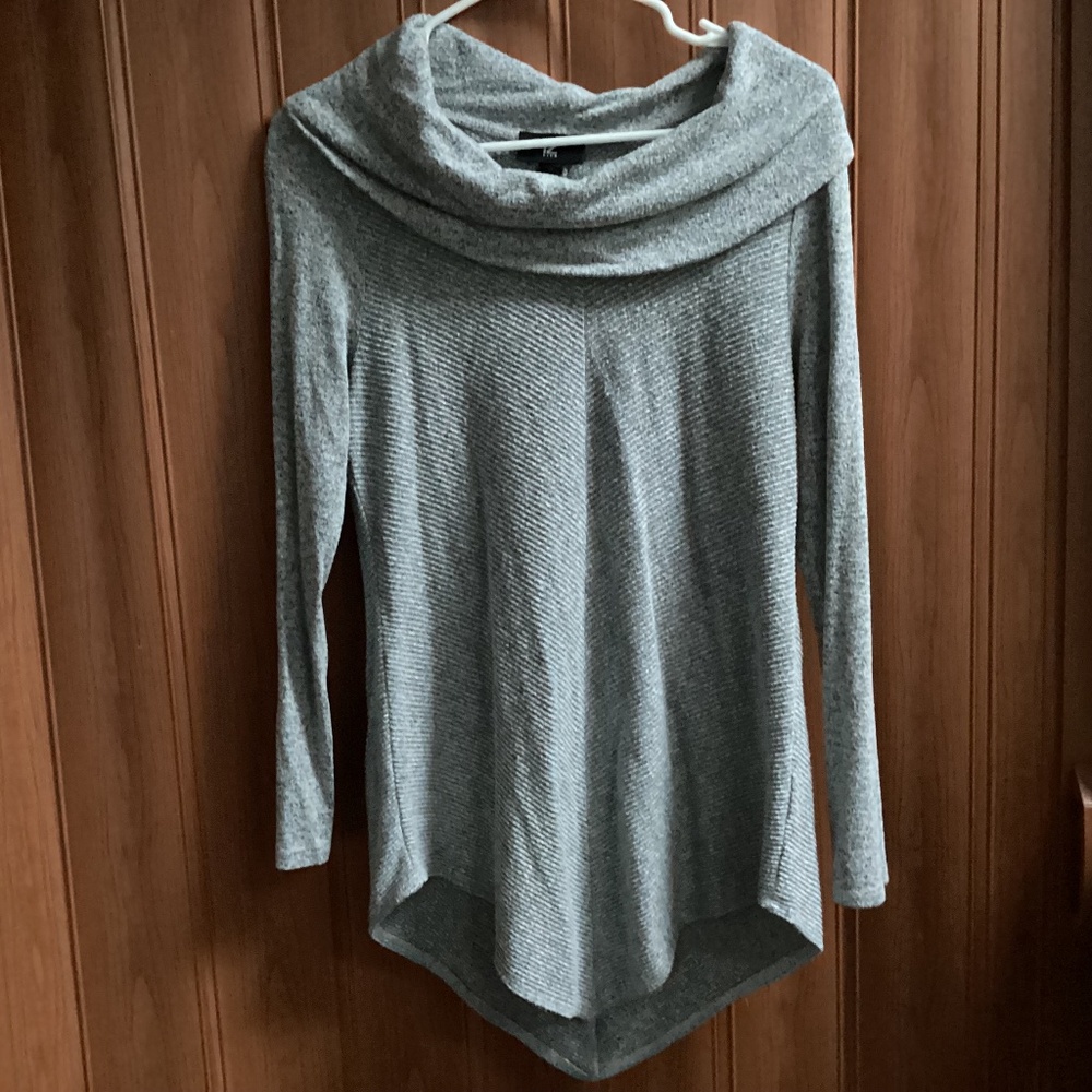 IZ Byer Gray Long Sleeves Blouse Size M
